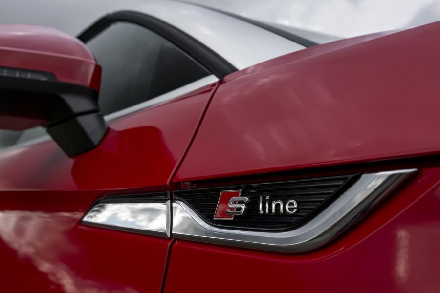 Детали экстерьера Audi A5 Cabriolet 2.0 TDI S-Line 2017 года  (UK) (фото 21 из 40)